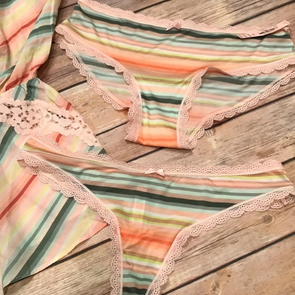 NWT Victoria's Secret Bundle - Picture 2 of 8